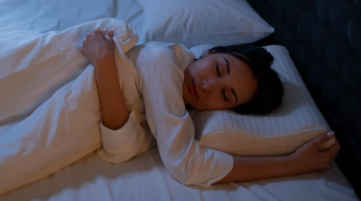Meningkatkan Tidur Berkualitas: 2 Perbandingan Ruangan Terang dan Ruangan Gelap